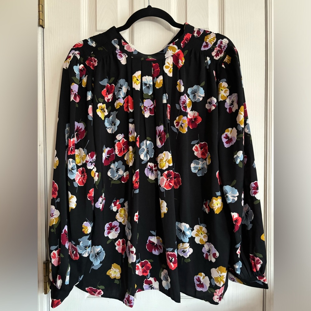 Ann Taylor NWT Size Medium Black Floral Blouse